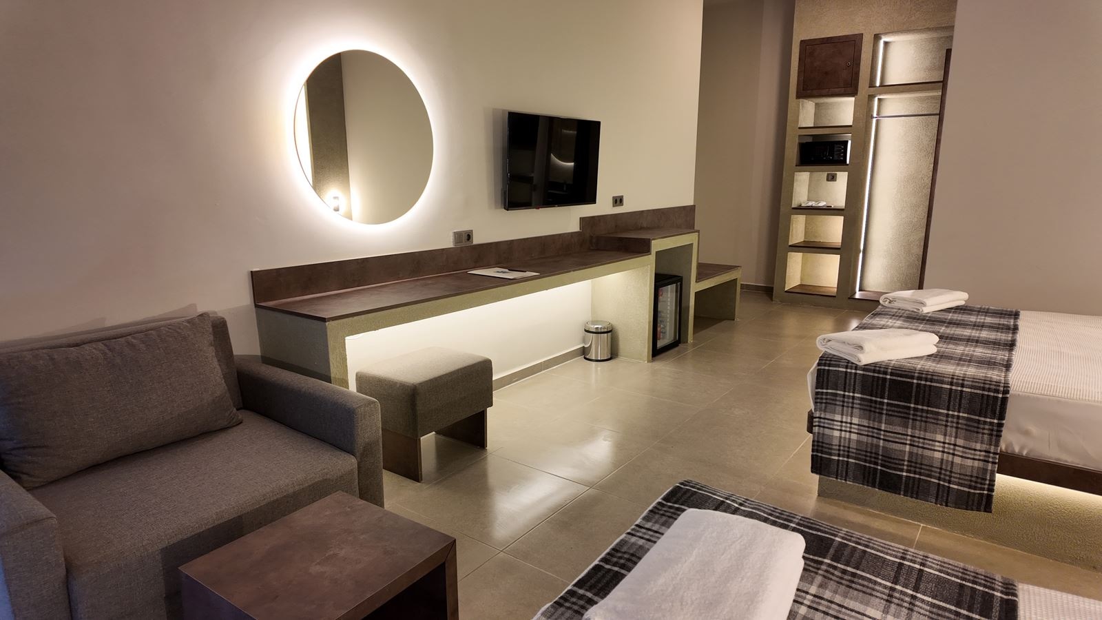 rooms-jacuzzi-room