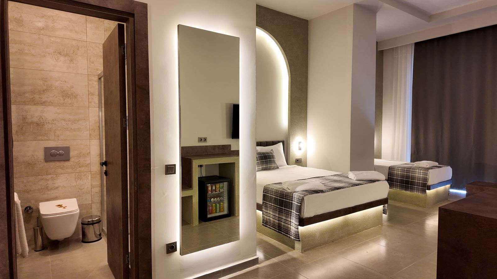 rooms-jacuzzi-room