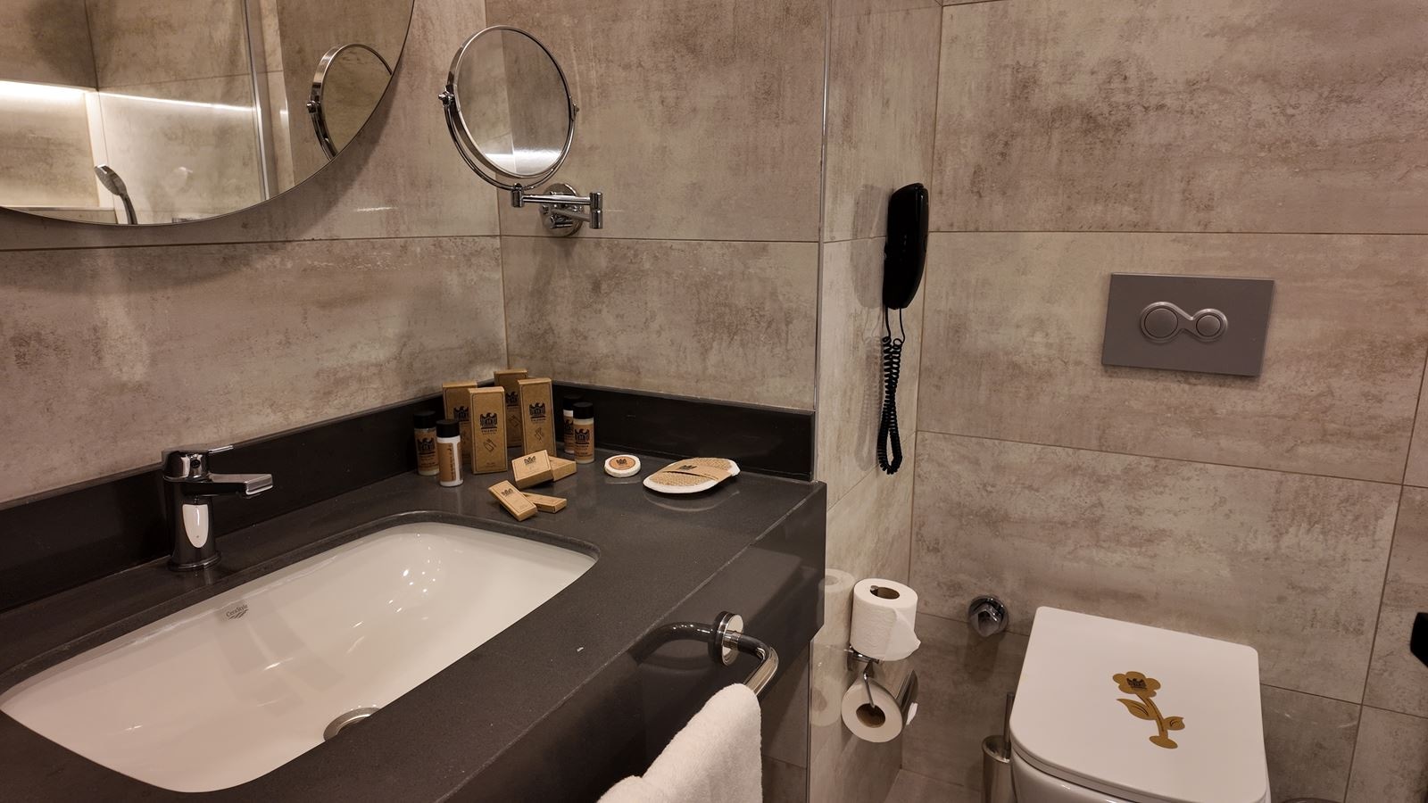 rooms-jacuzzi-room