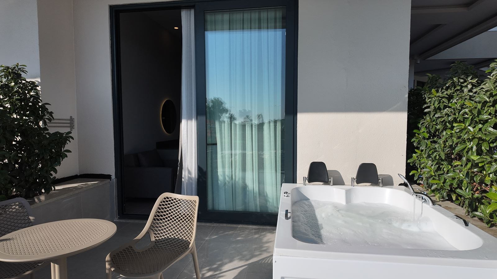 rooms-jacuzzi-room