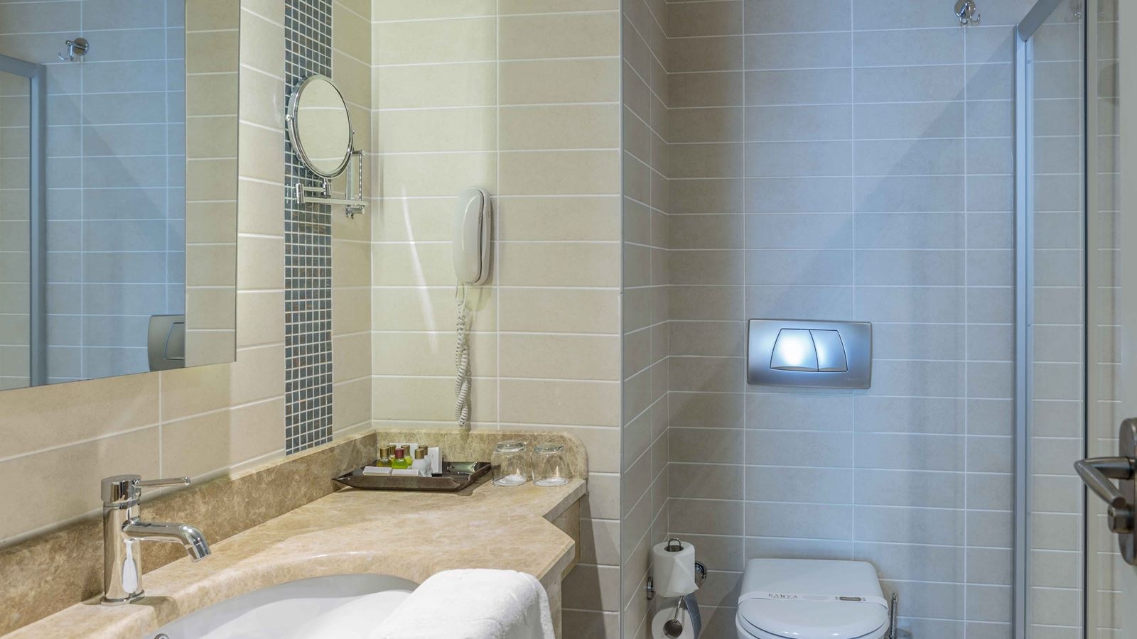 rooms-coral-room