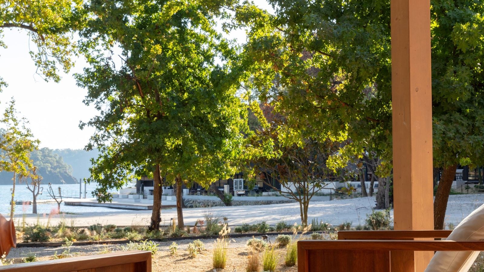 rooms-deluxe-sea-view-cabana