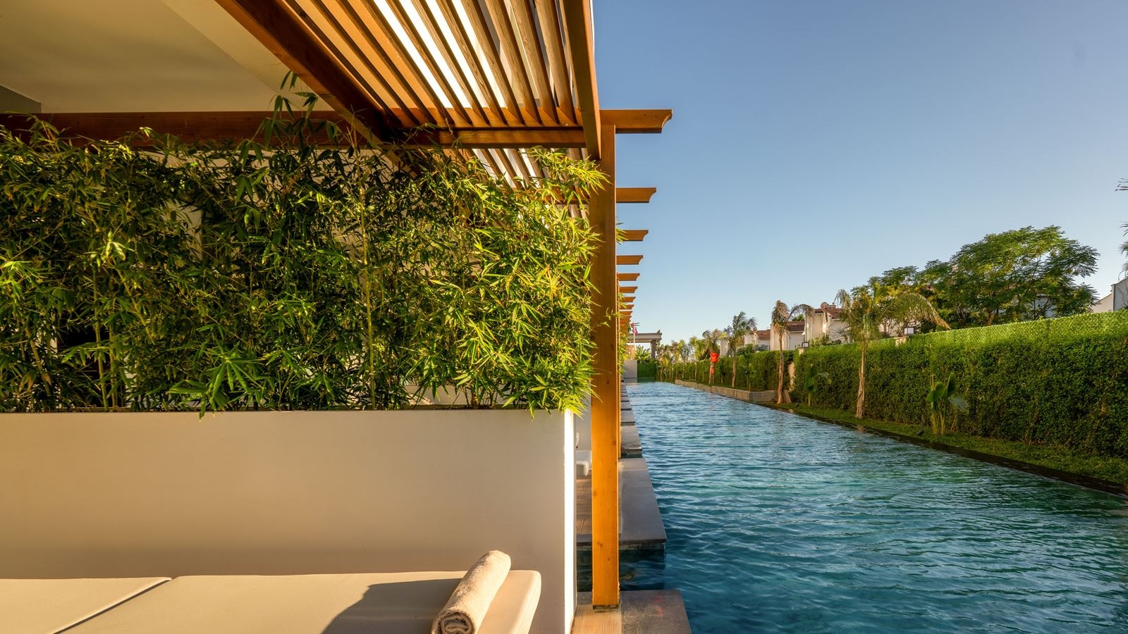 rooms-swim-up-room
