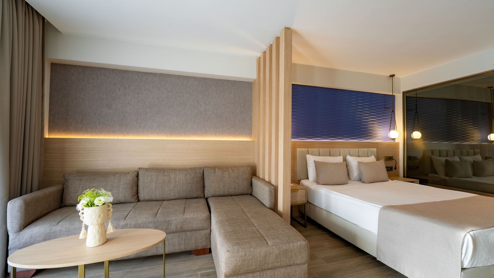 rooms-swim-up-room