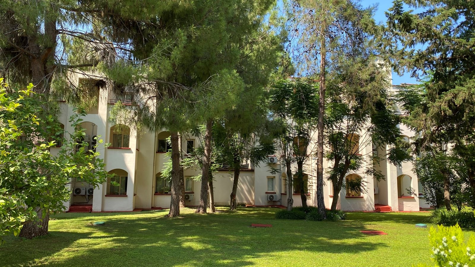 rooms-club-family-room