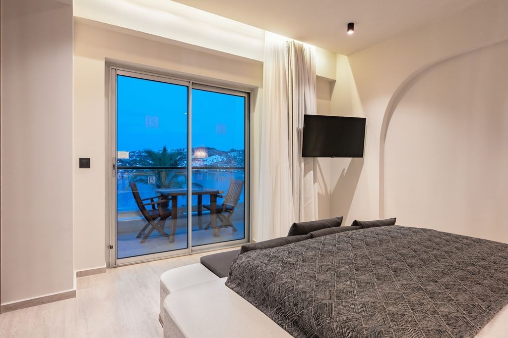 rooms-premium-suit