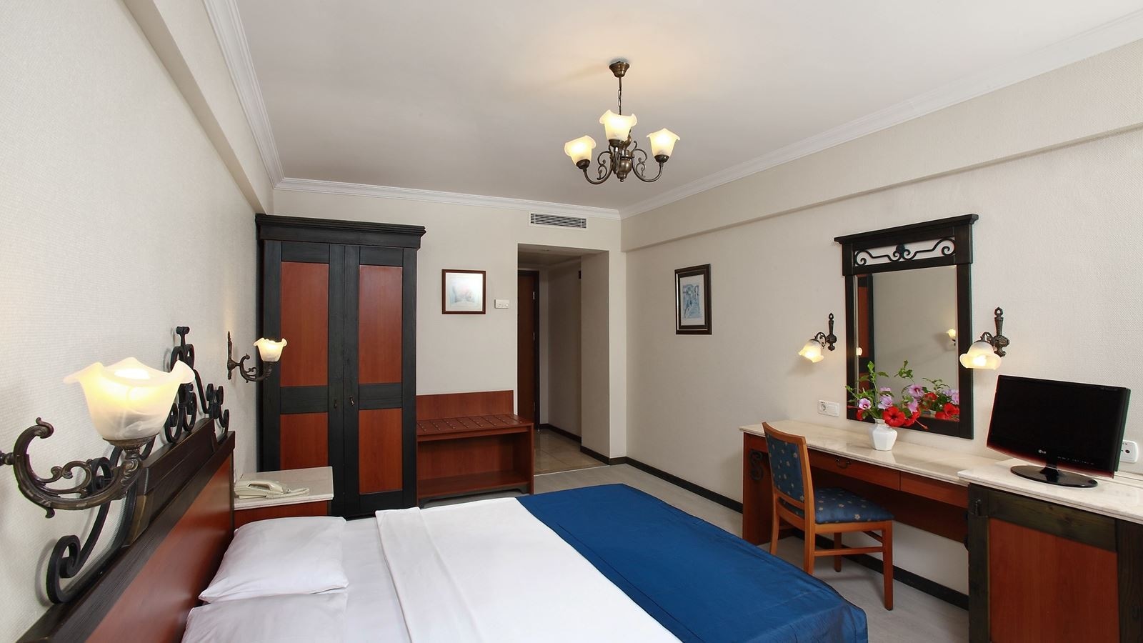 rooms-standard-room-land-side