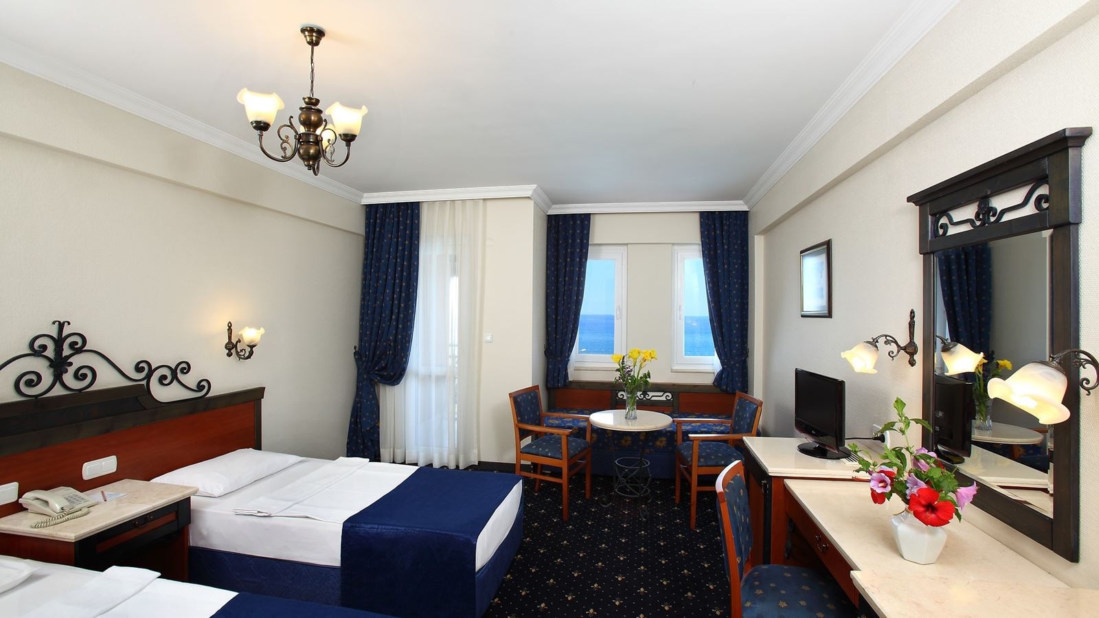 rooms-family-room-seaview