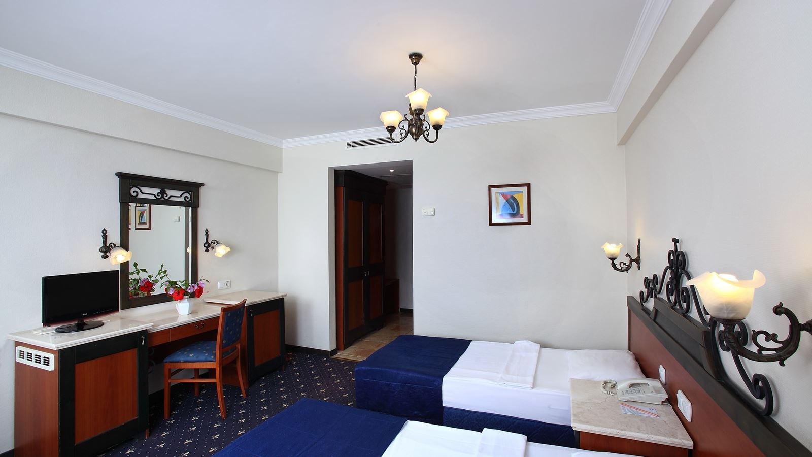 rooms-coral-room-land-view