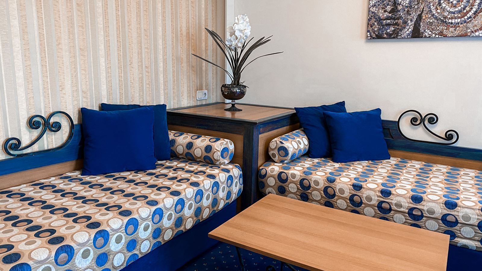 rooms-family-room-sea-view