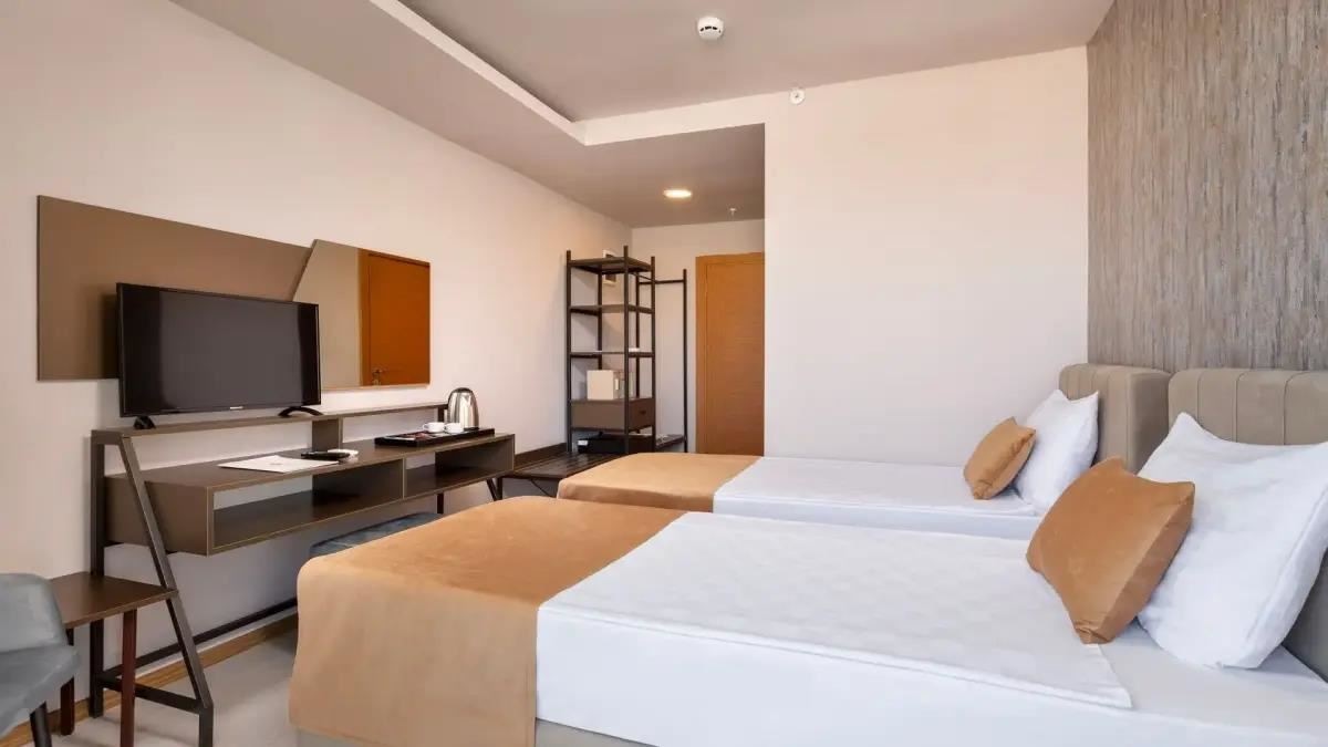 rooms-club-room