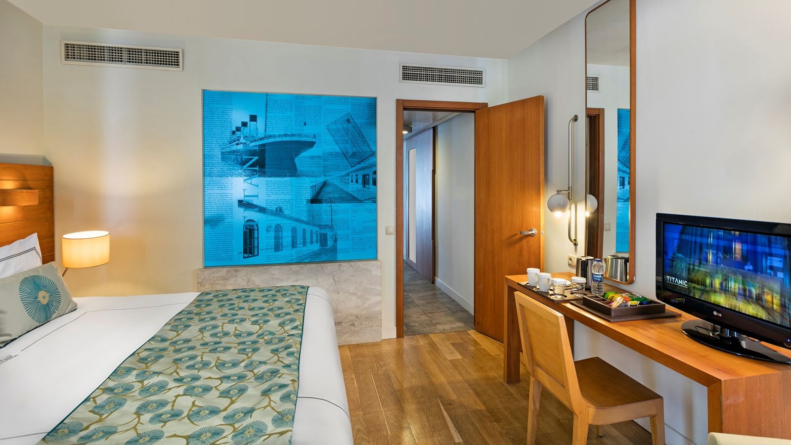 rooms-anex-family-room-garden-view