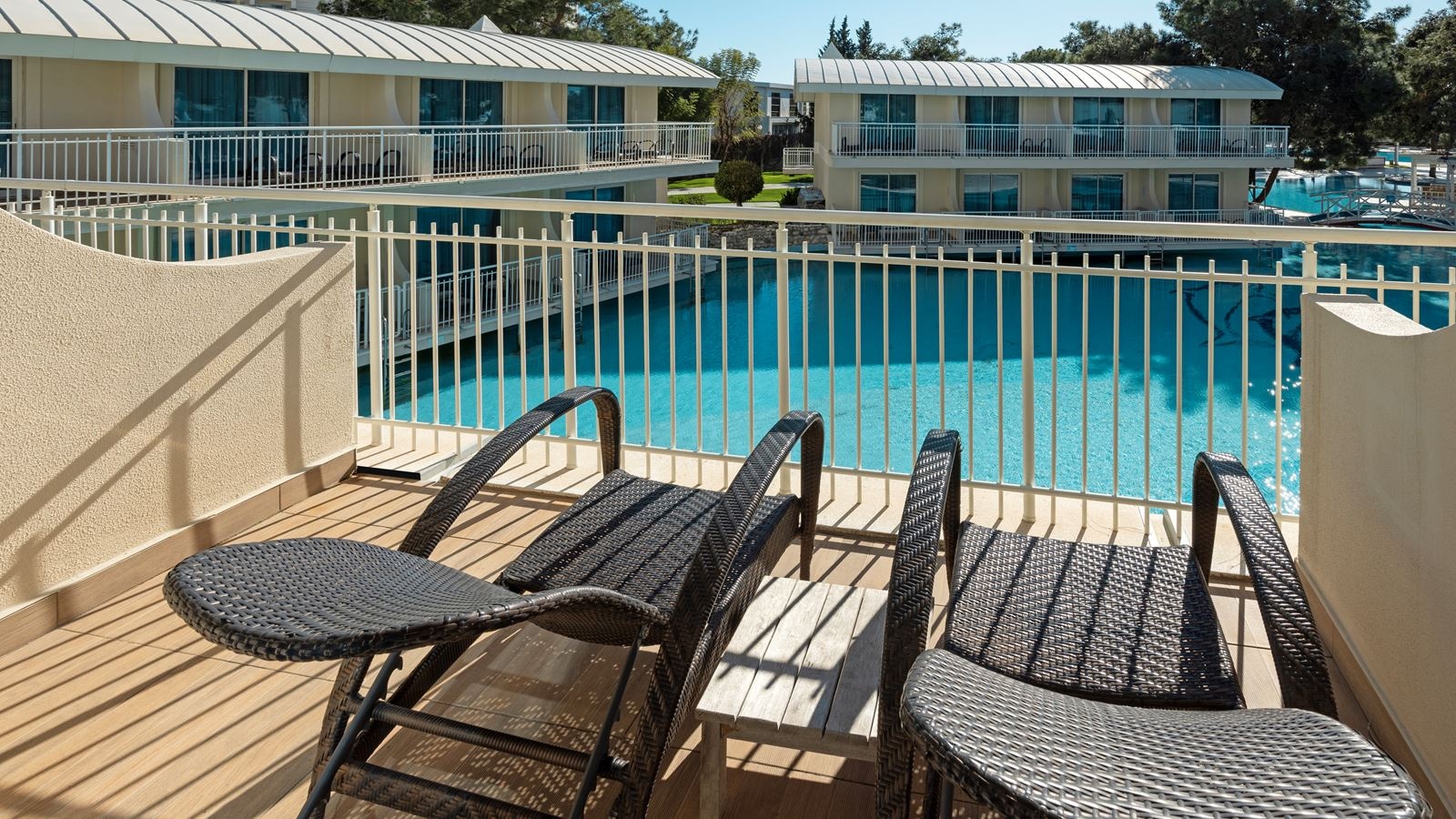 rooms-anex-standart-pool-room