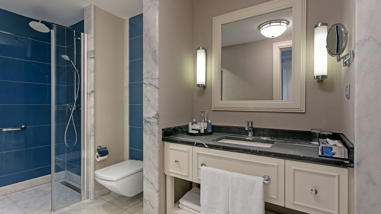 rooms-family-suite-main-building