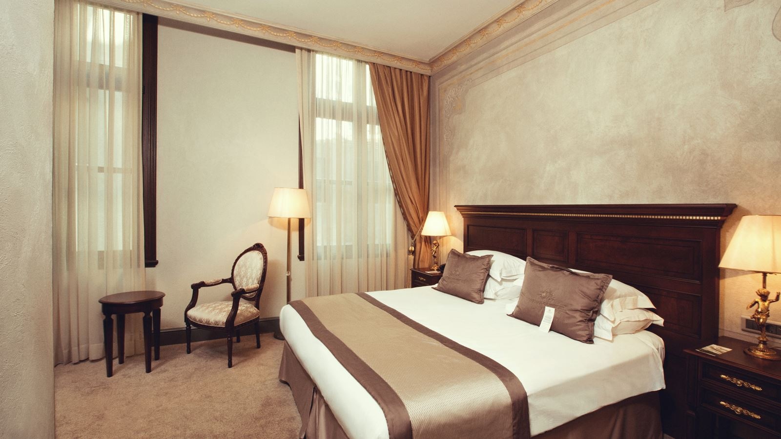 rooms-double-or-twin-deluxe