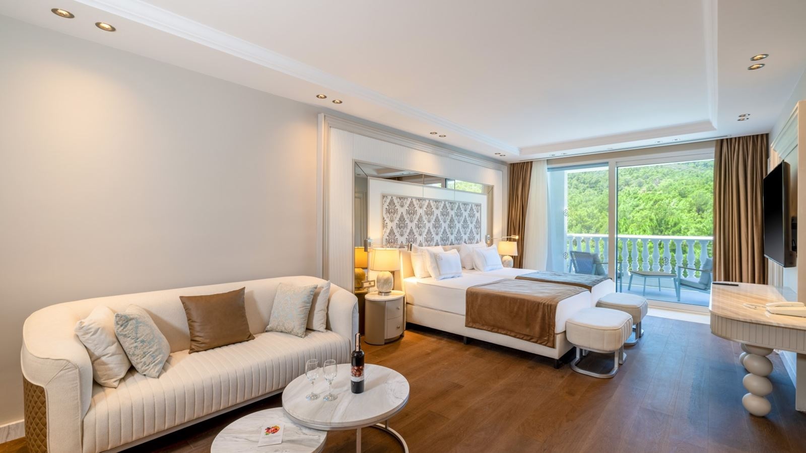 rooms-mare-signature-family-suite-land-view-venezia-building-6th-floor