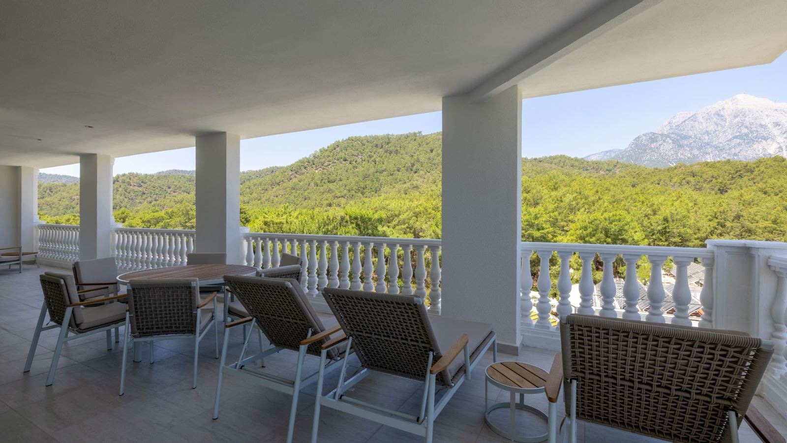 rooms-mare-signature-family-suite-land-view-venezia-building-6th-floor