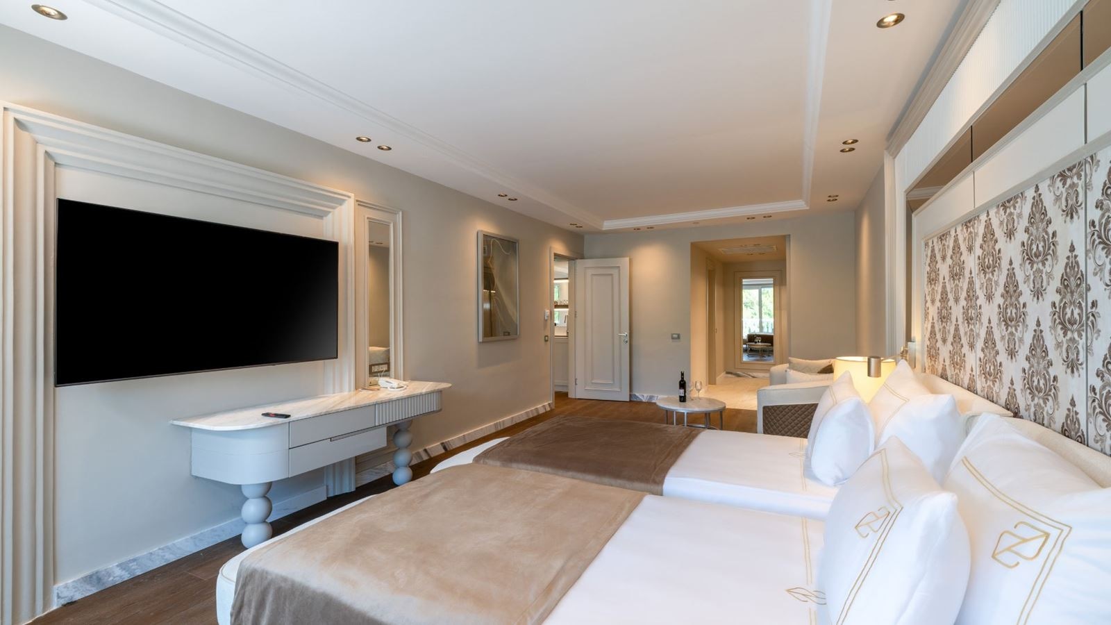 rooms-mare-signature-family-suite-land-view-venezia-building-6th-floor