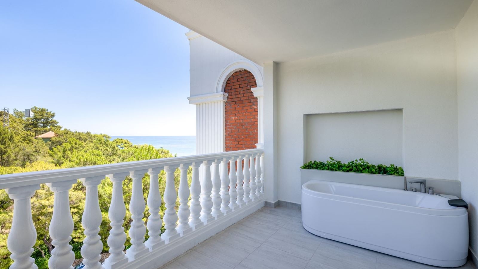 rooms-mare-signature-family-suite-land-view-venezia-building-6th-floor