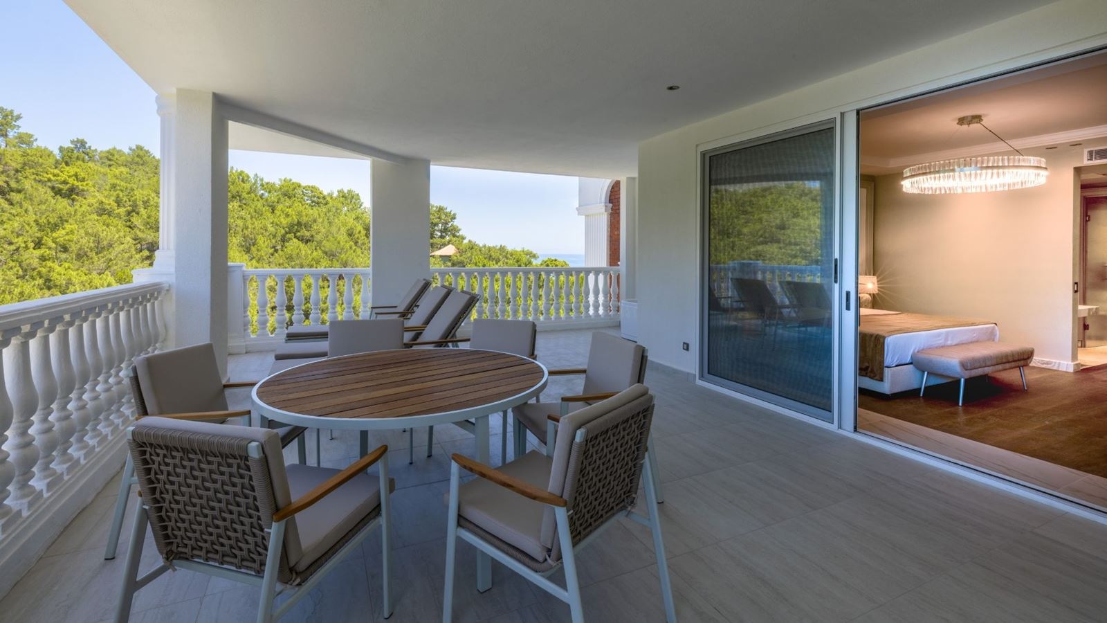 rooms-mare-signature-family-suite-land-view-venezia-building-6th-floor