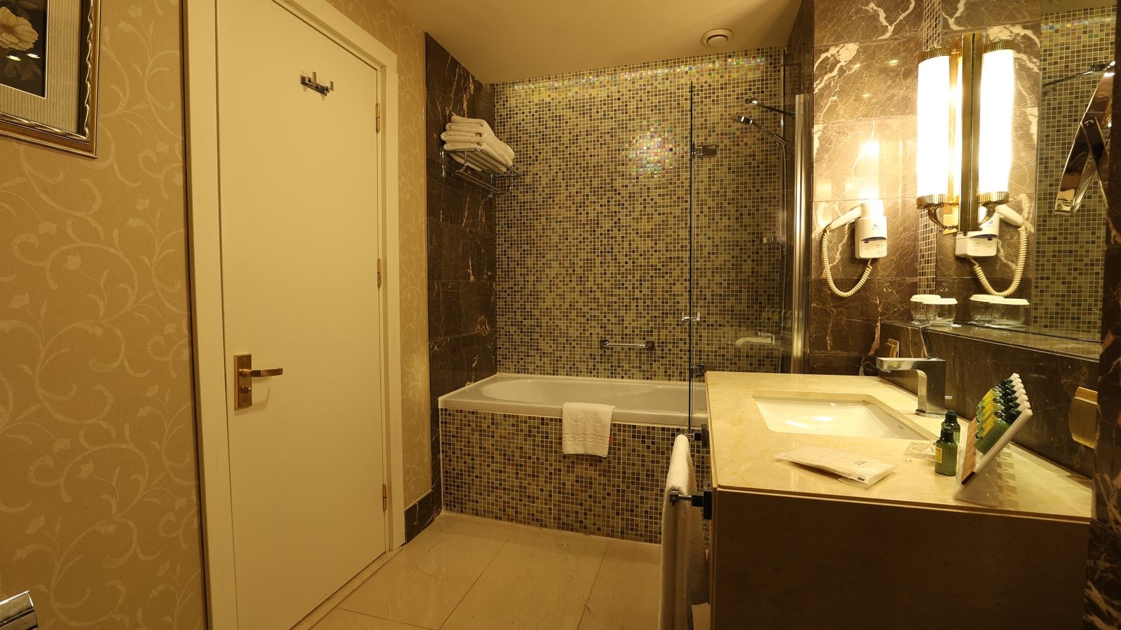 rooms-deluxe-room-sea-view--venezia-building-