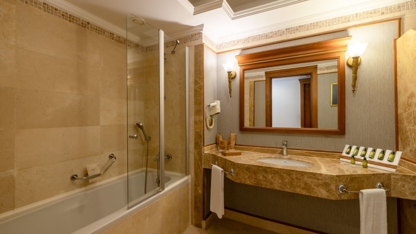 rooms-club-family-suite-grand-istanbul--roma-street