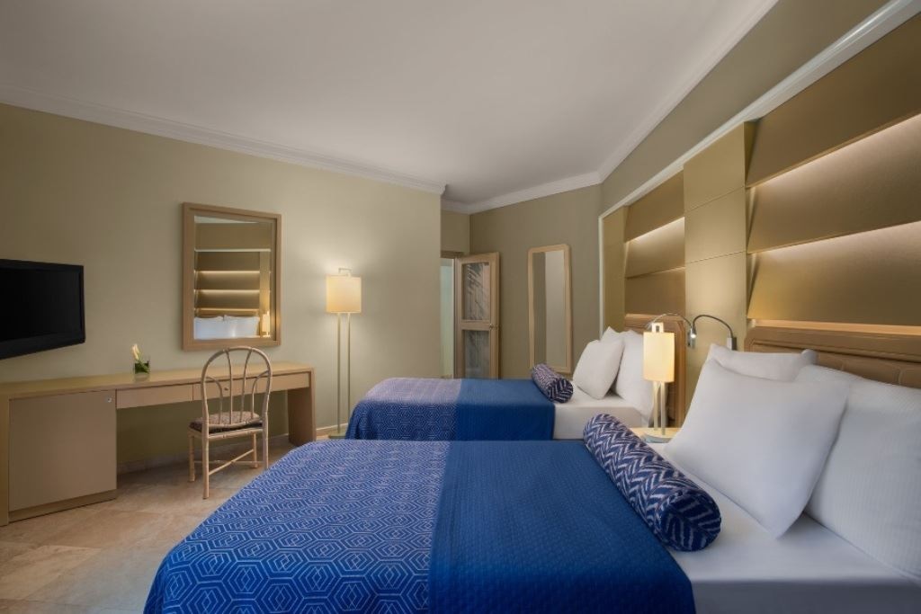 rooms-garden-family-room