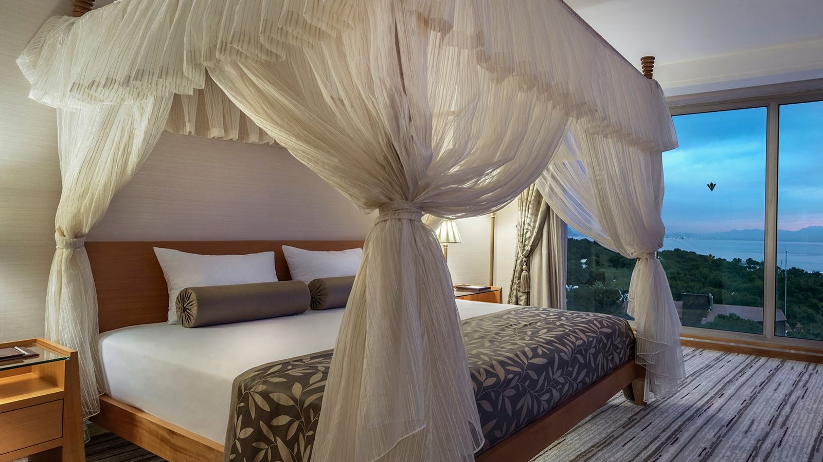 rooms-grand-king-suite