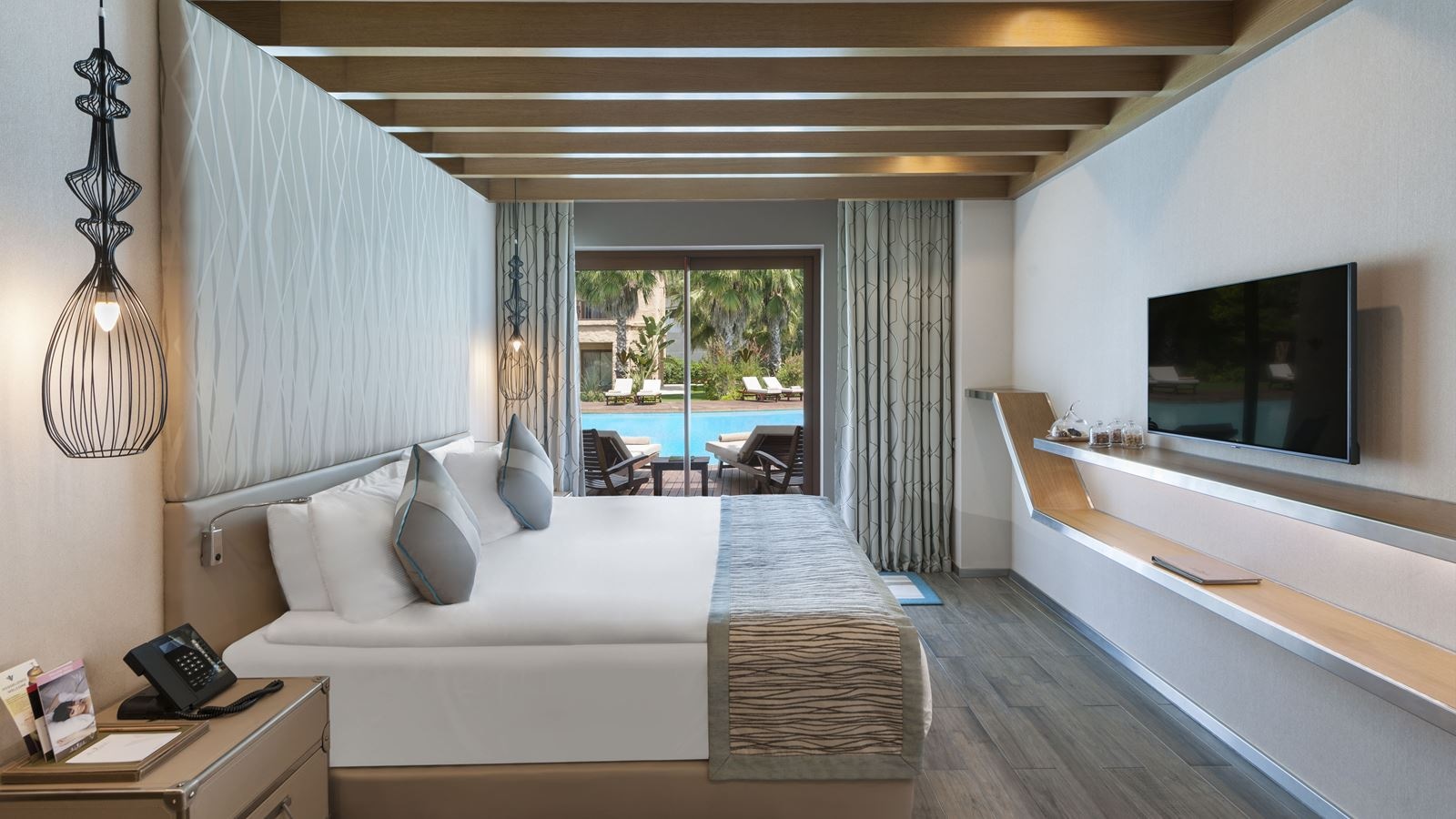 rooms-legendary-suite-swim-up