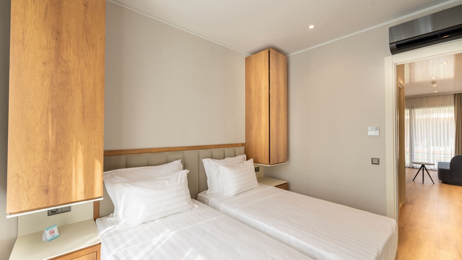 rooms-swim-up-suite