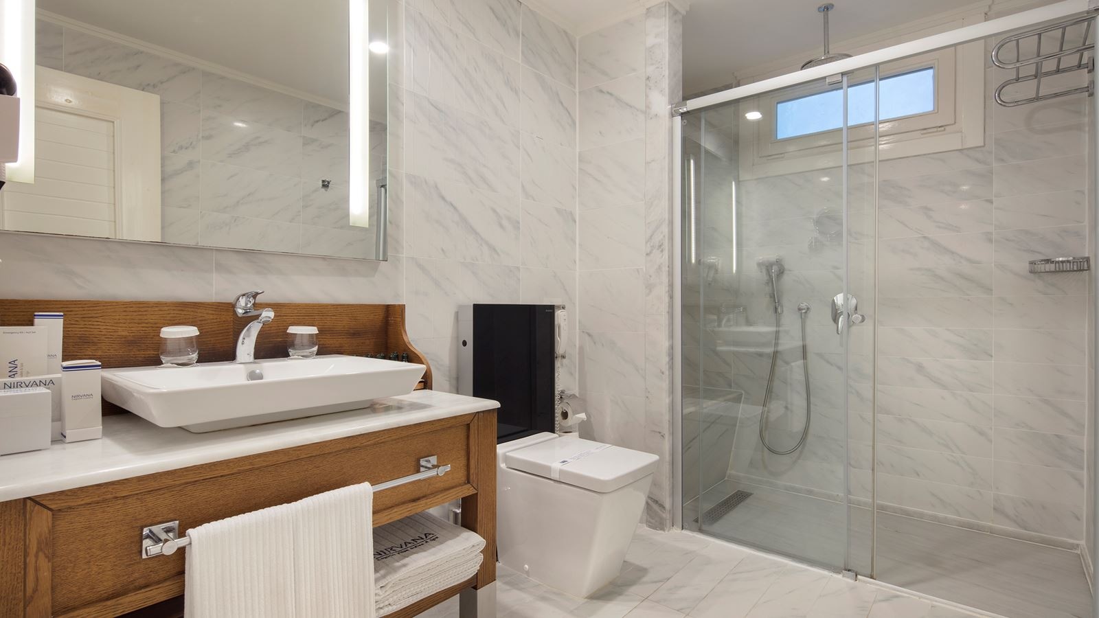 rooms-cedar-house-forest-view