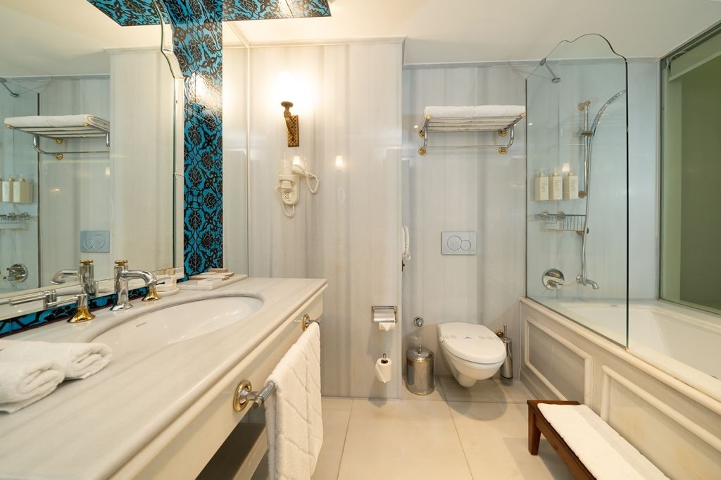 rooms-deluxe-room
