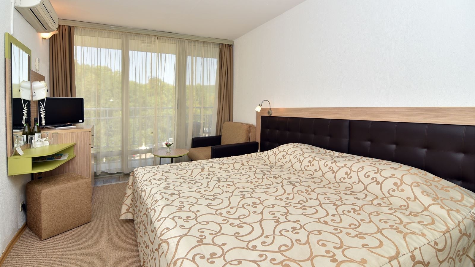 rooms-single-wchild-standard-room-park-view-balcony-or-terrace