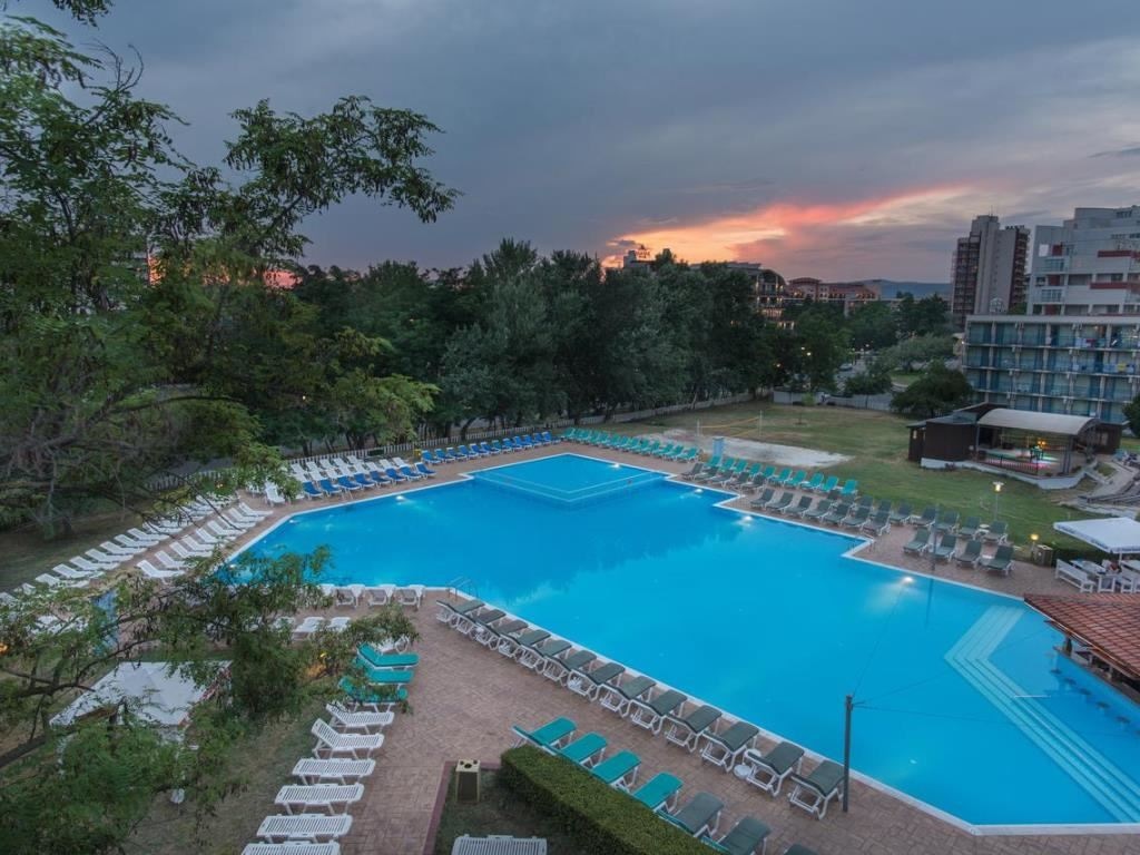 pools-outdoor-pool