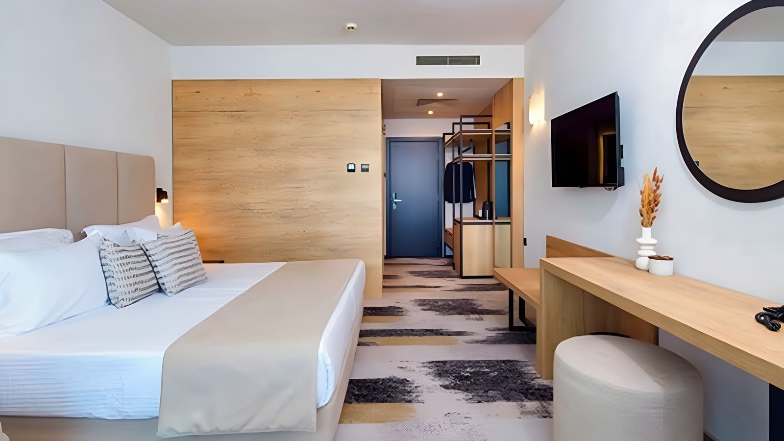 rooms-single-wchild-standard-room-lateralseaview-balcony