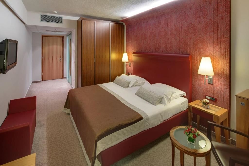 rooms-classic-room-balcony