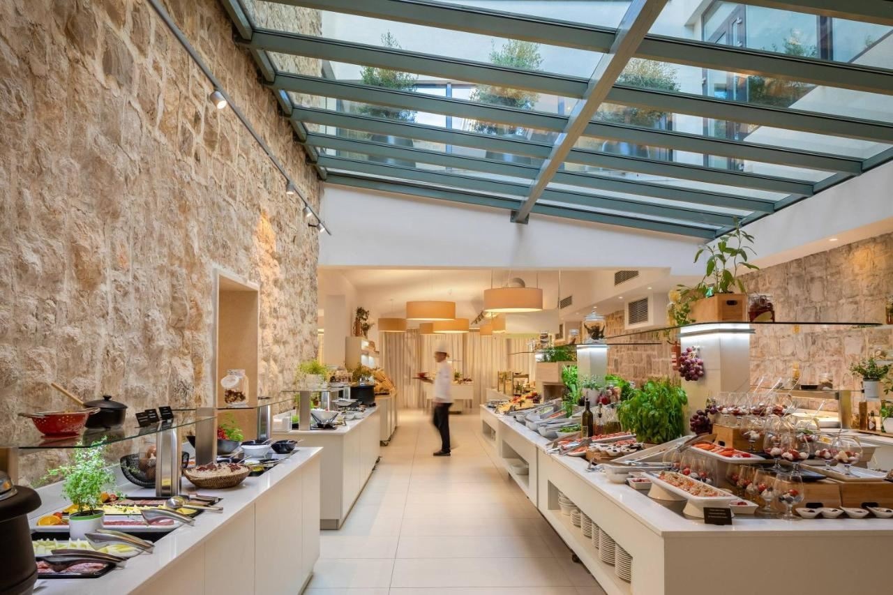 restaurants-restaurants