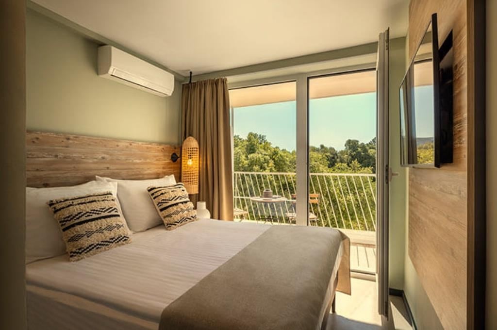 rooms-room-park-view-balcony