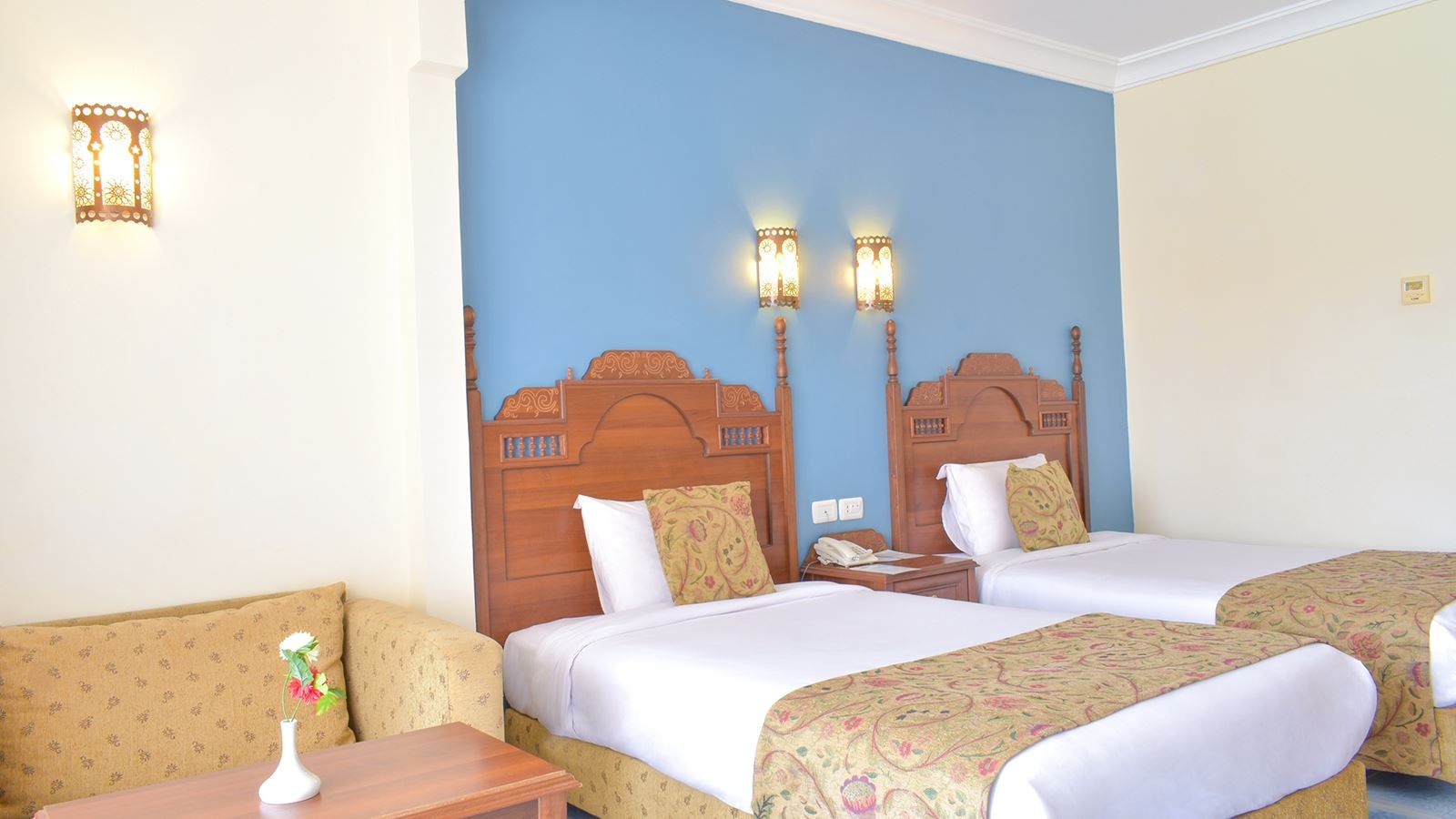 rooms-room-standard-pool-view