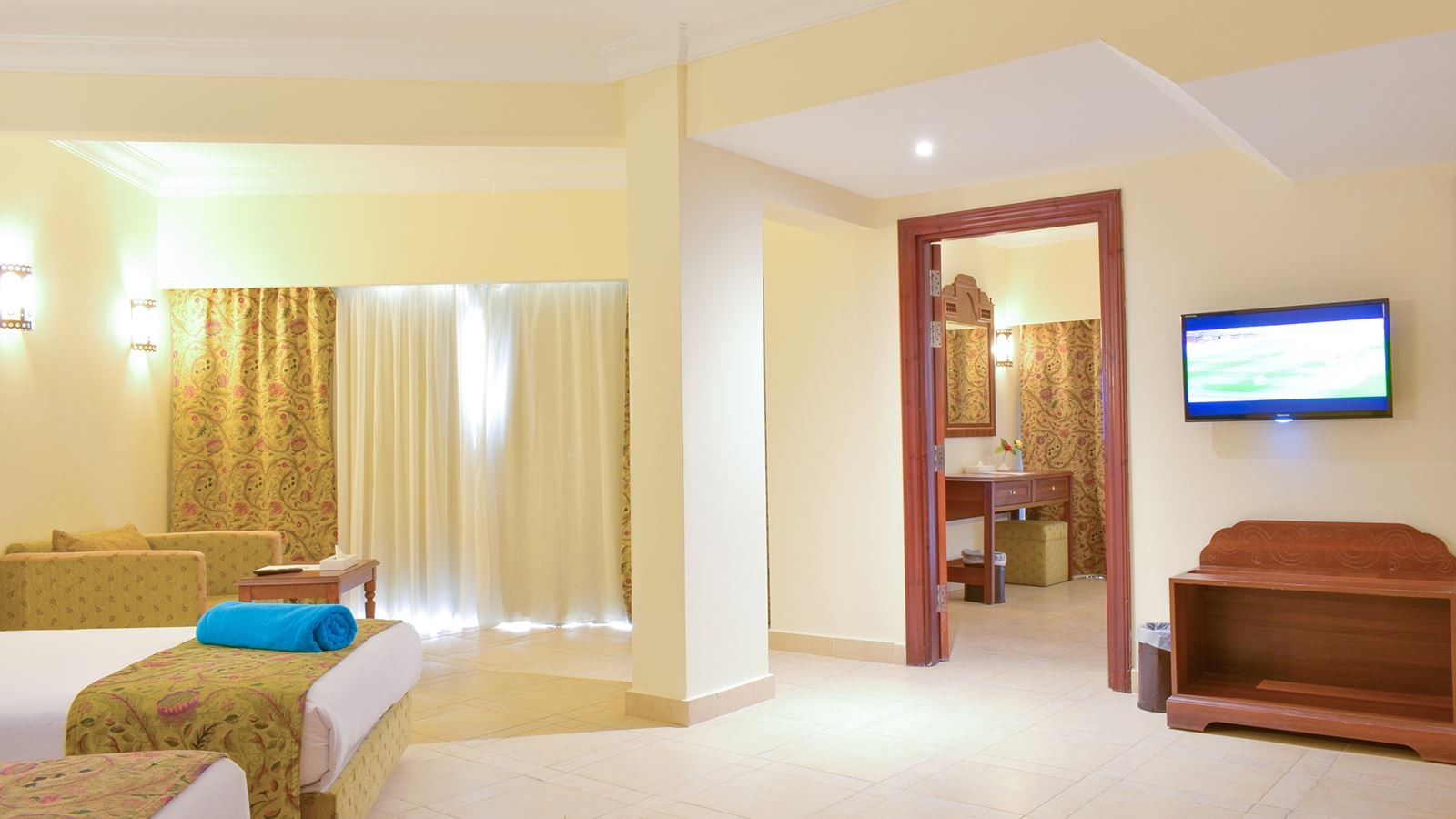 rooms-family-room-garden-view