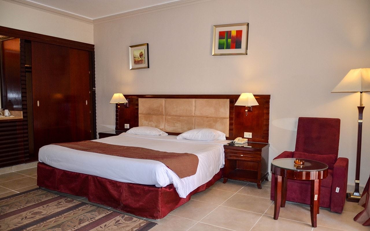rooms-deluxe-room