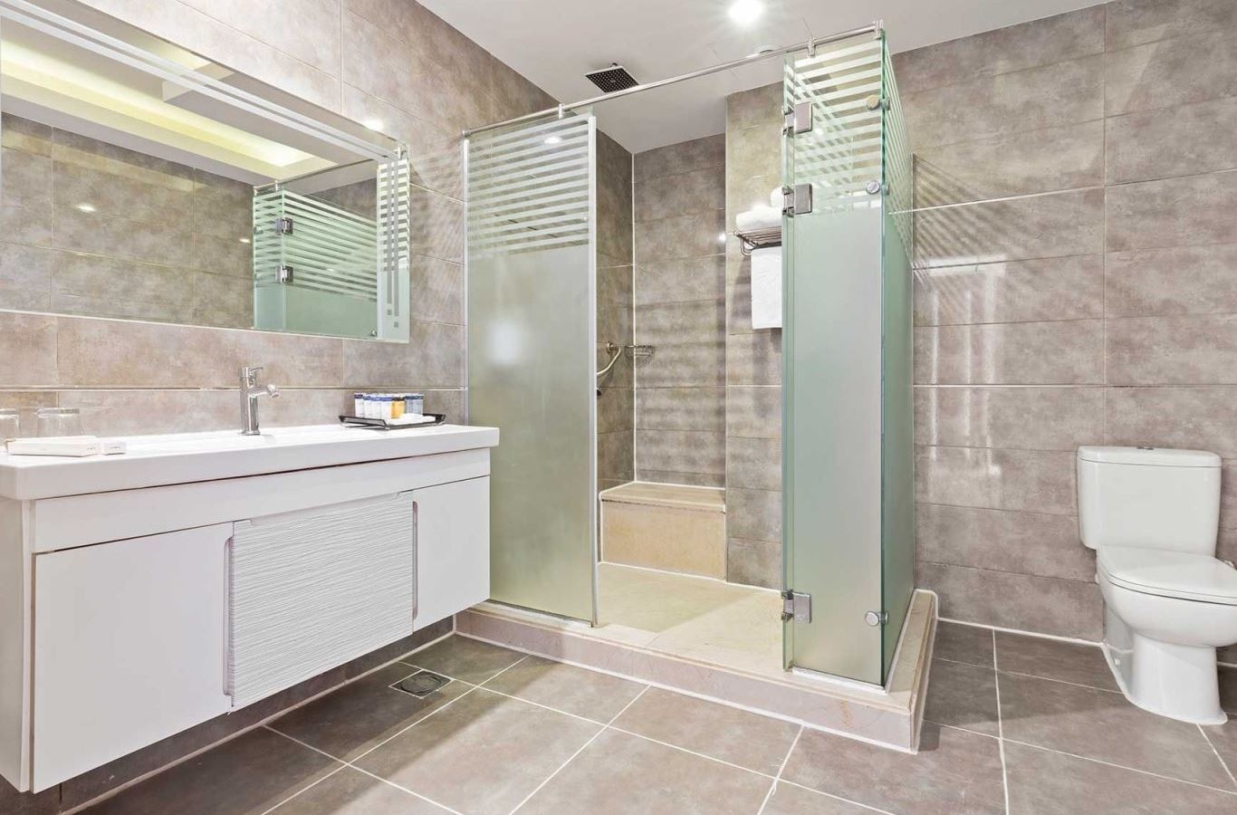 rooms-standard-room-garden-view--pool-view