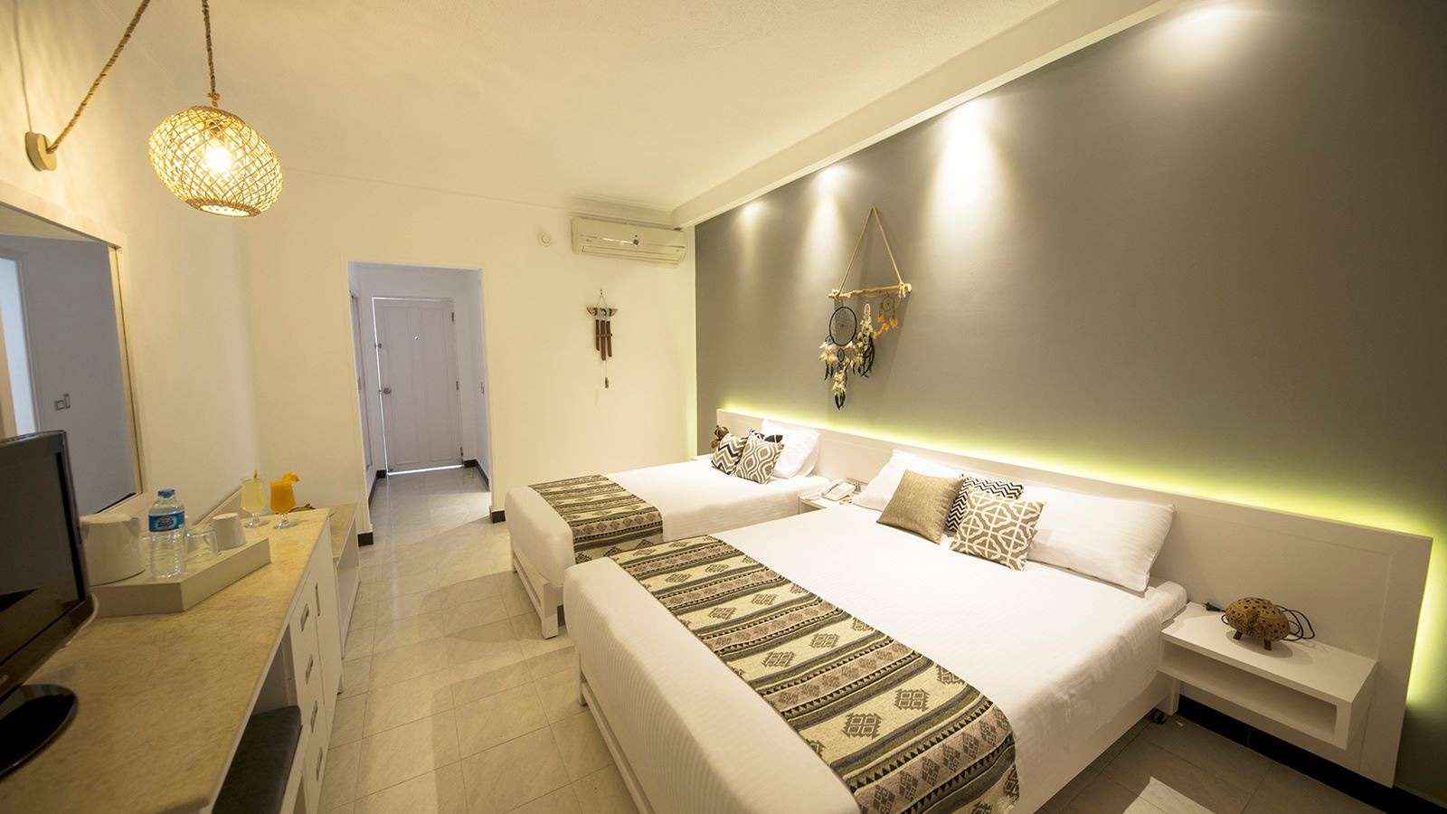 rooms-triple-trouble-room-gardenpool-or-side-sea-view-room