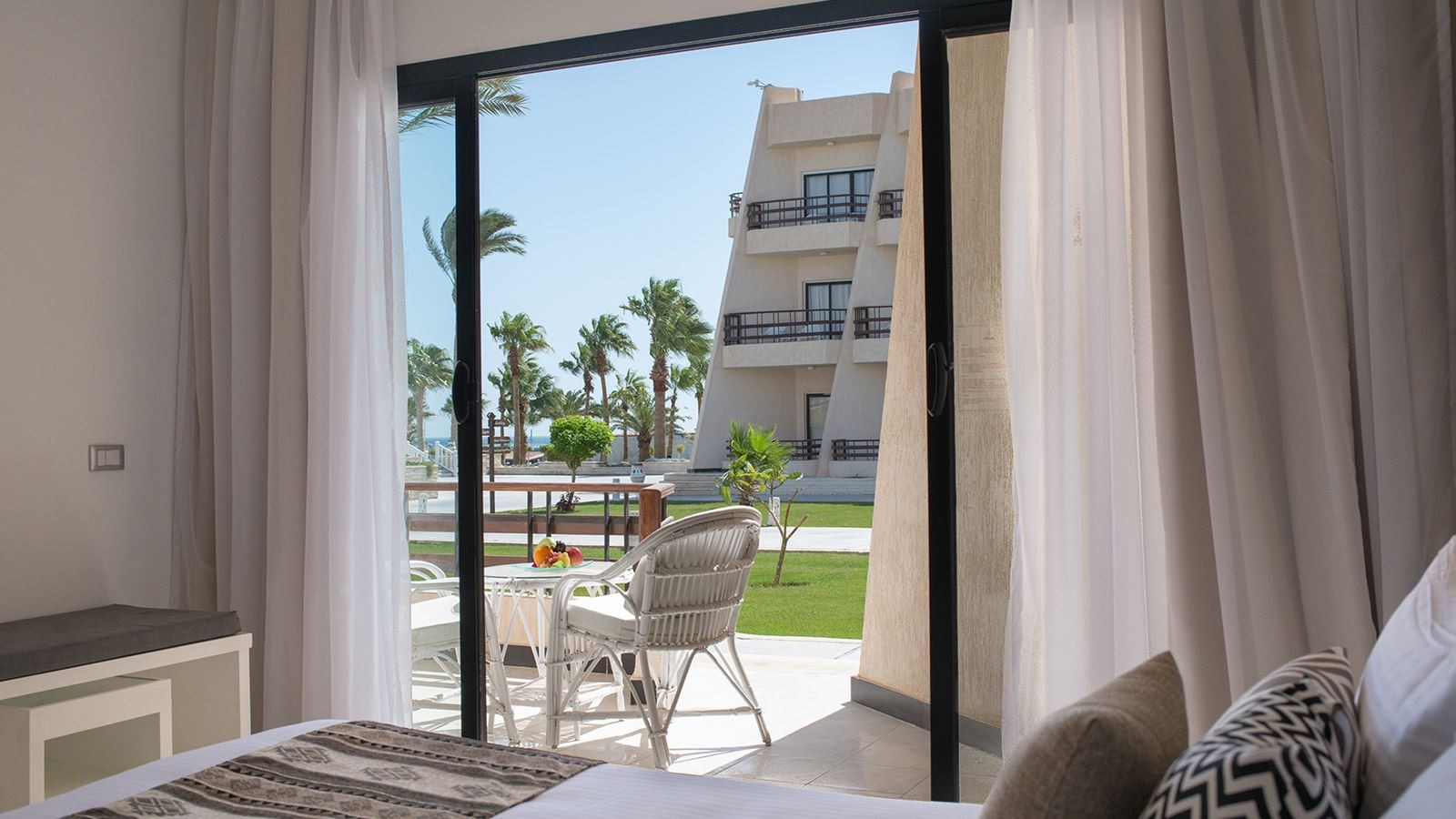 rooms-triple-trouble-room-gardenpool-or-side-sea-view-room