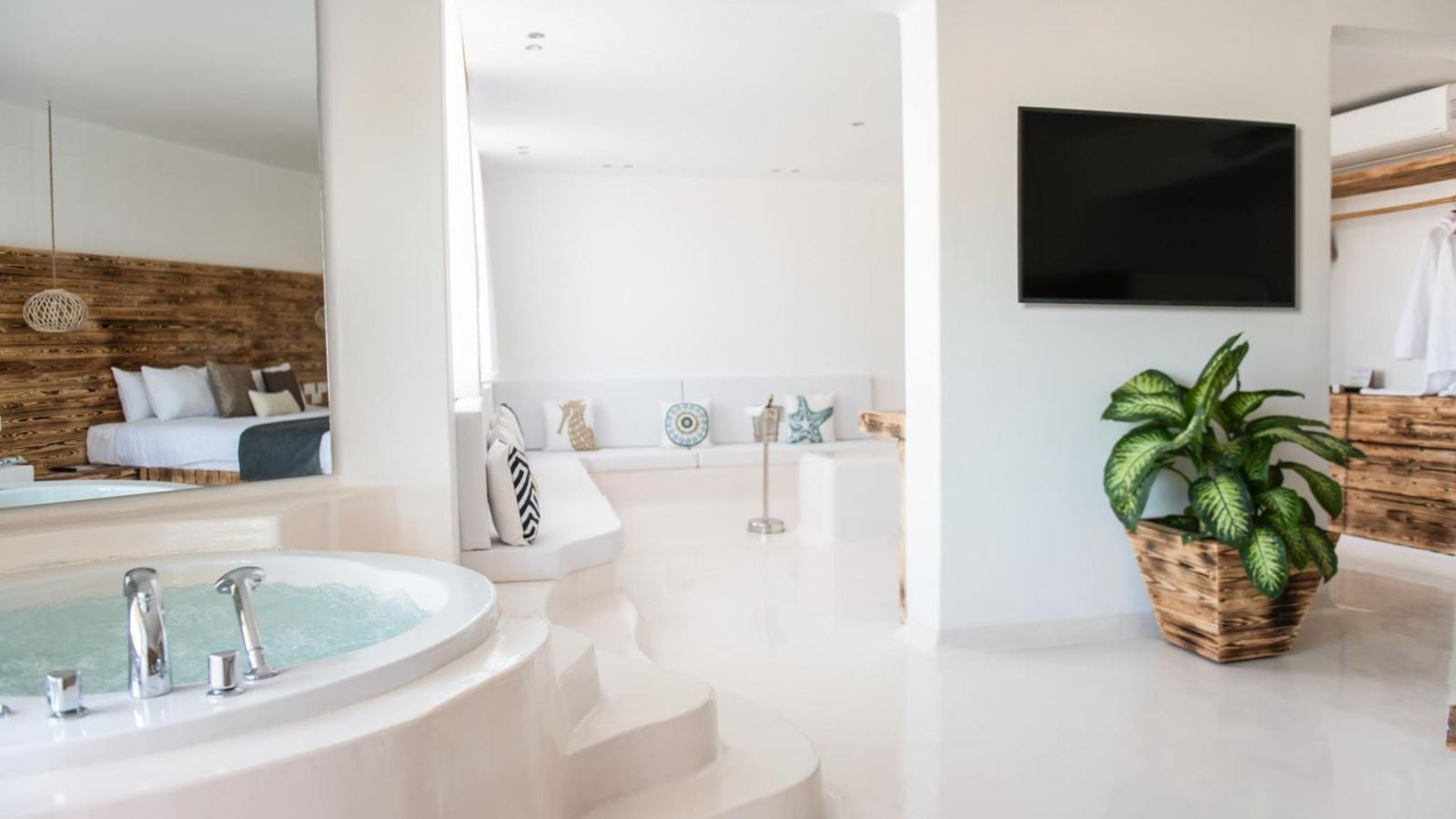 rooms-the-party-never-ends-suite