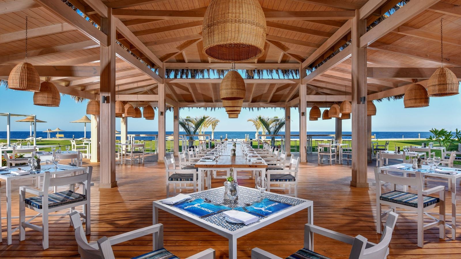 bars-sea-horse-beach-bar