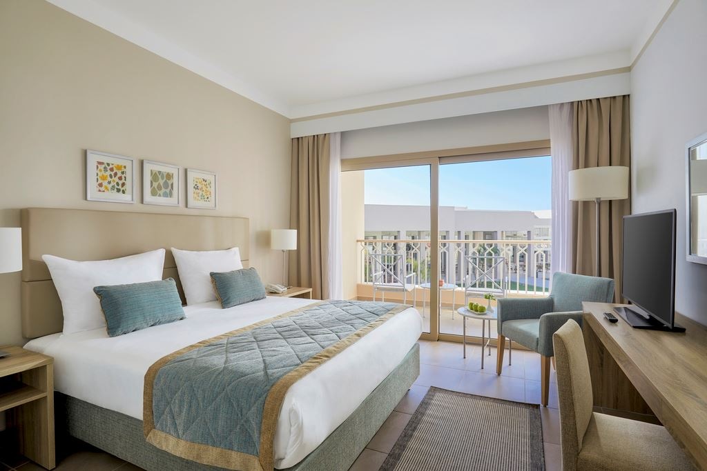 rooms-family-superior-pool-view