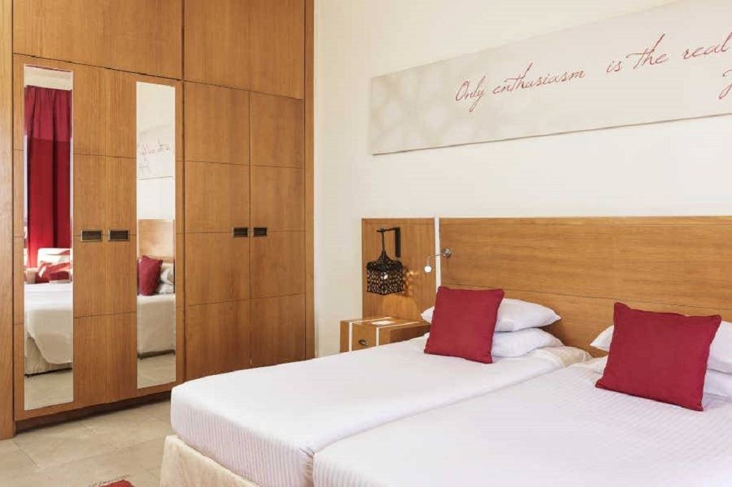 rooms-premium-pool-view