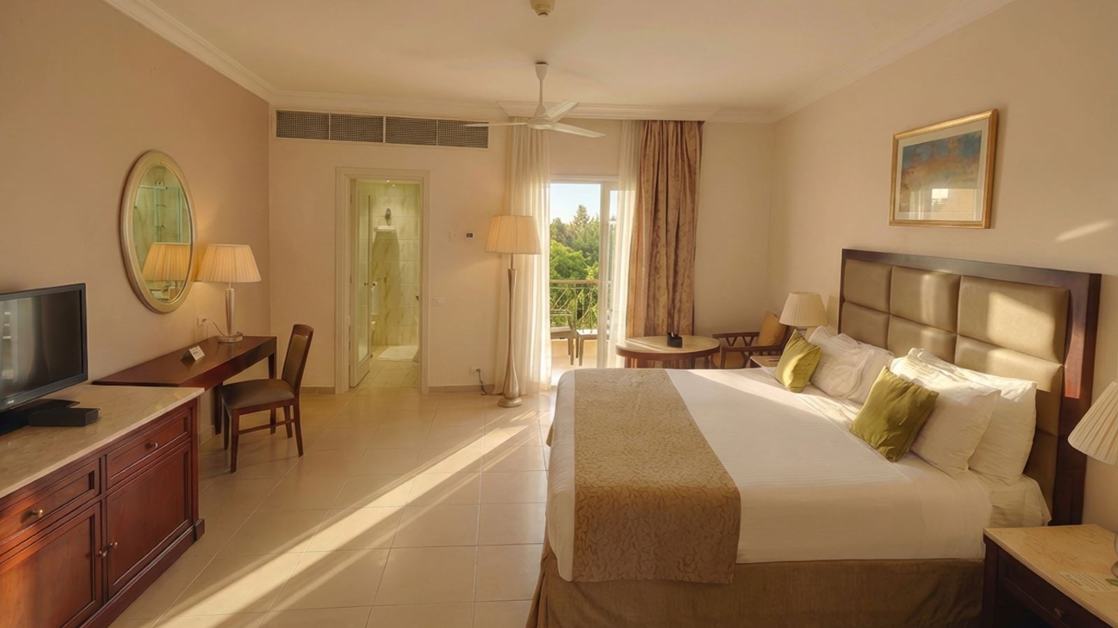 rooms-courtyard-room-with-or-without-balcony