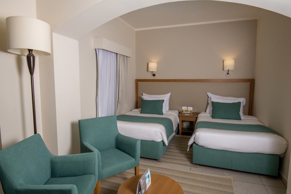 rooms-superior-room-sea-view-twin-bed